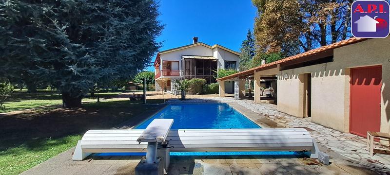 Maison - 244 m² - 8 pièces