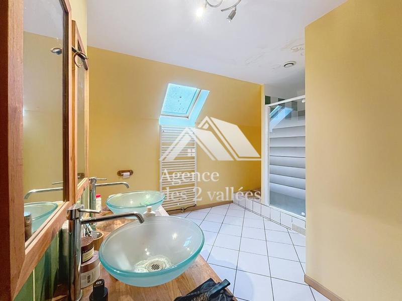 Propriété - 245 m² - 5 pièces