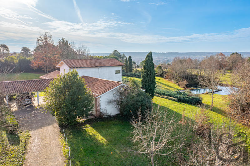 Maison - 180 m² - 7 pièces