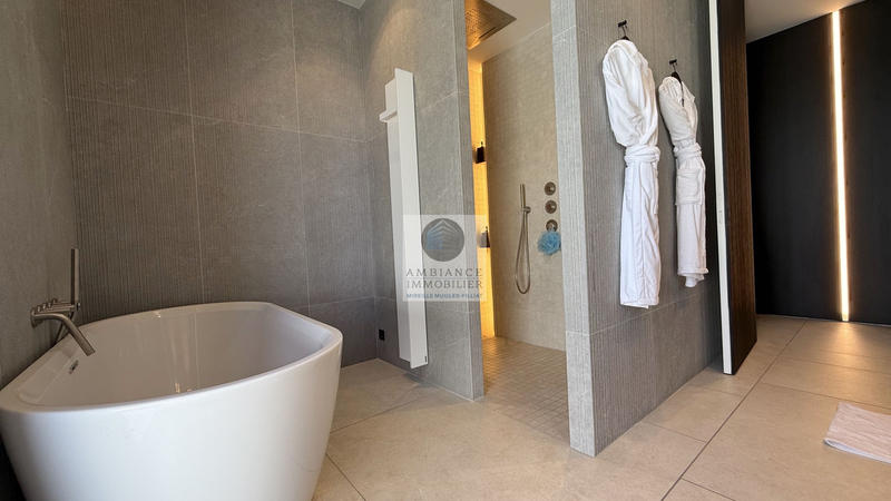 Maison - 282 m² - 7 pièces