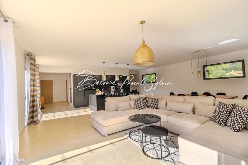 Maison - 180 m² - 7 pièces