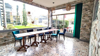 Local commercial - 670 m² - 22 pièces