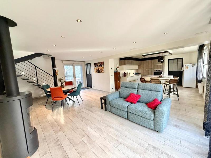 Maison - 186 m² - 7 pièces