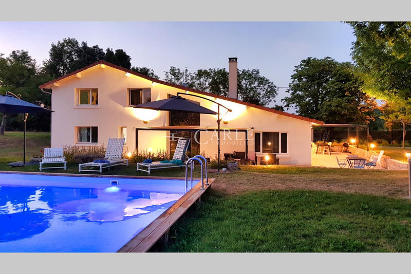 Propriété - 285 m² - 11 pièces