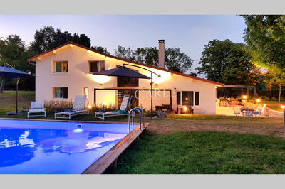 Propriété - 285 m² - 11 pièces