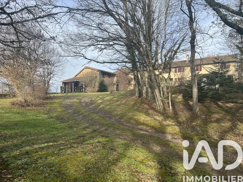 Maison - 241 m² - 9 pièces