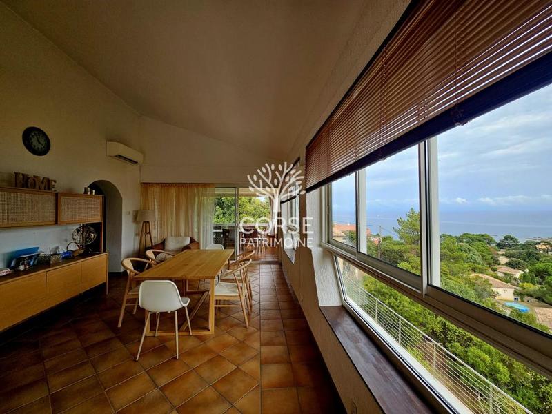 Villa - 242 m² - 9 pièces