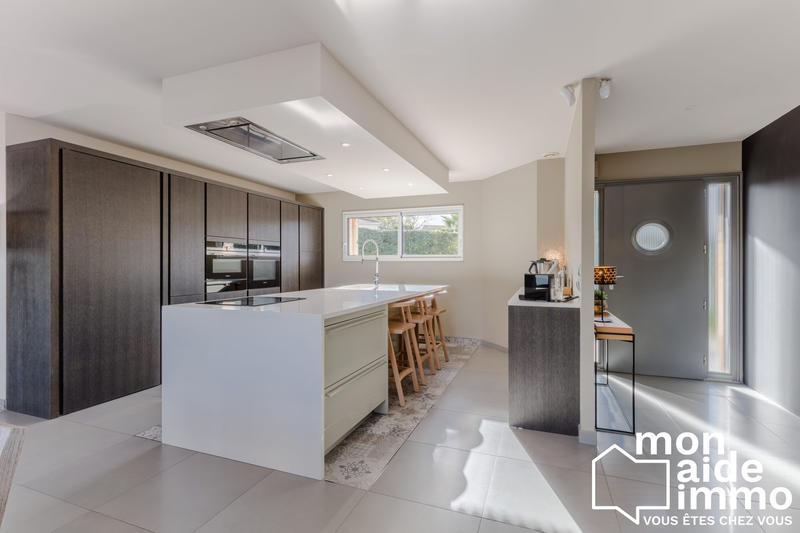 Maison contemporaine - 252 m² - 7 pièces