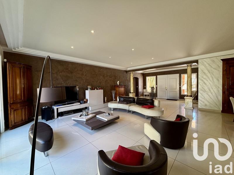 Maison - 240 m² - 7 pièces