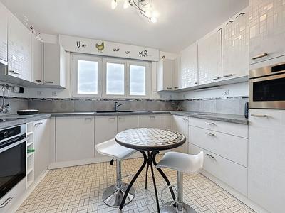 Maison - 230 m² - 9 pièces