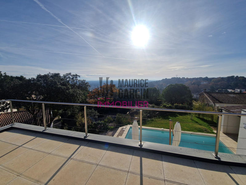 Maison - 298 m² - 9 pièces