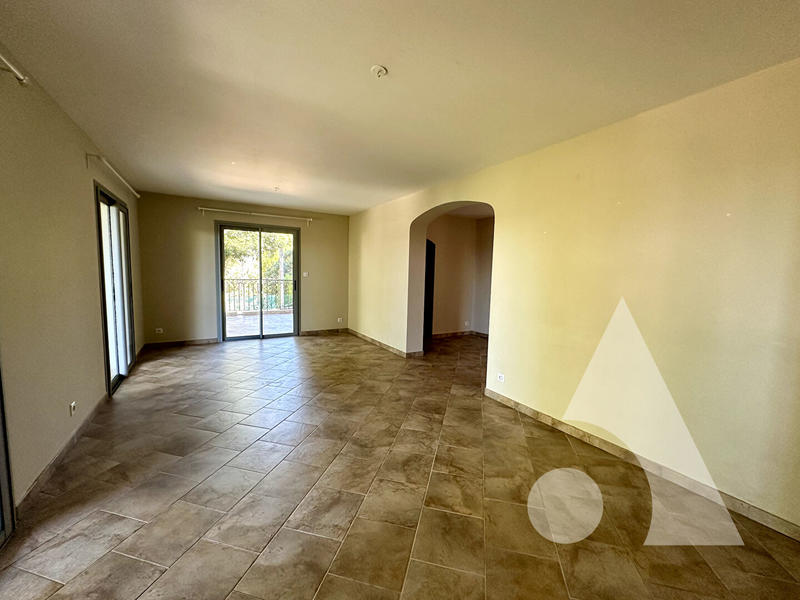 Maison - 226 m² - 8 pièces