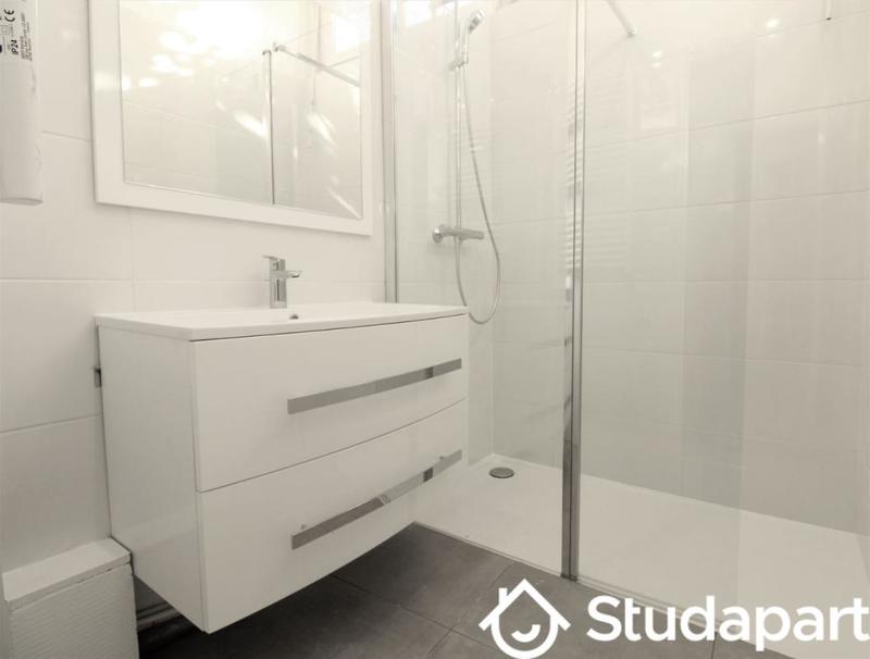 Chambre - 80 m² - 1 pièce