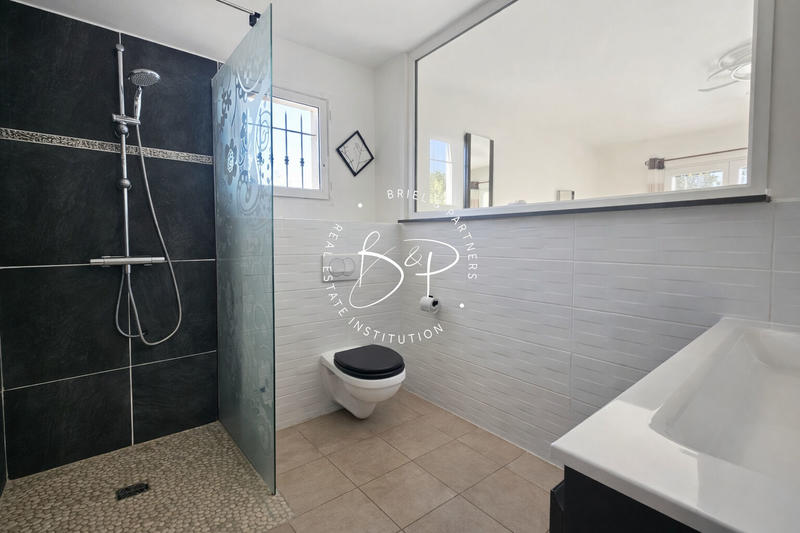 Maison - 267 m² - 10 pièces