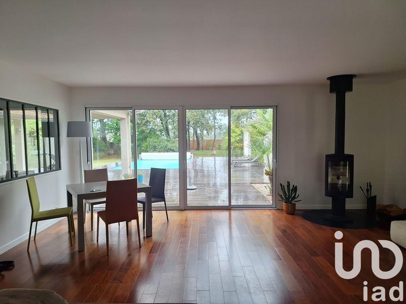 Maison - 250 m² - 8 pièces