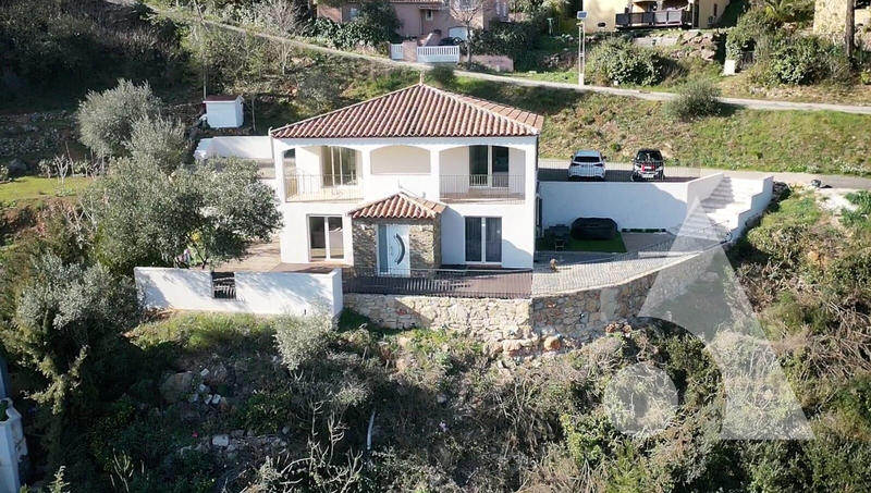 Villa - 160 m² - 6 pièces