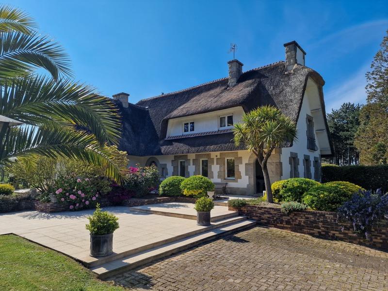 Propriété - 320 m² - 9 pièces