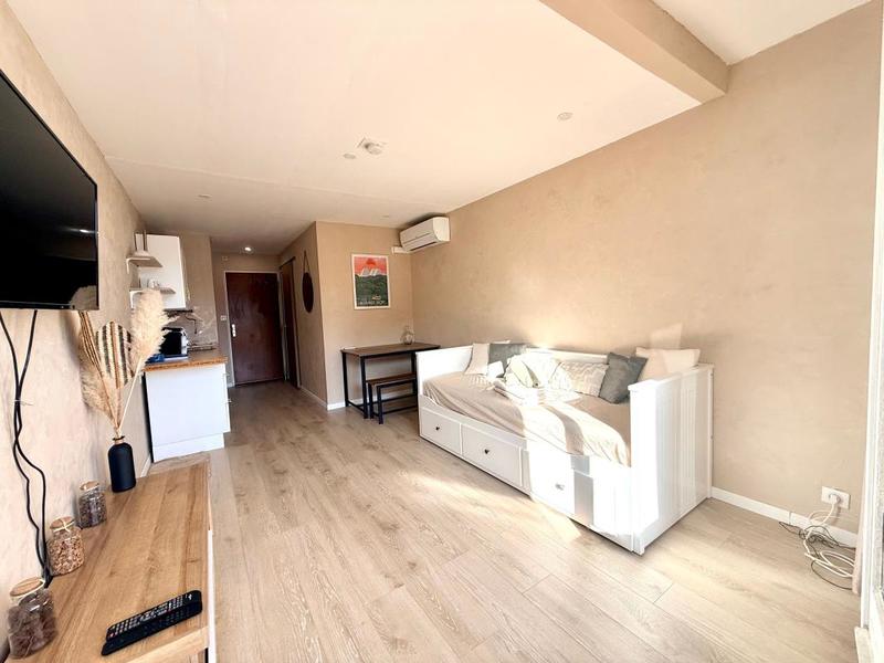 Studio - 25 m² - 1 pièce