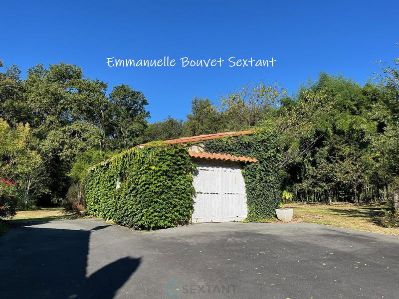 Maison - 233 m² - 9 pièces