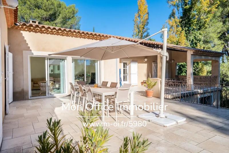 Propriété - 250 m² - 7 pièces