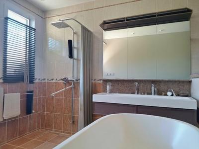 Maison traditionnelle - 168 m² - 10 pièces