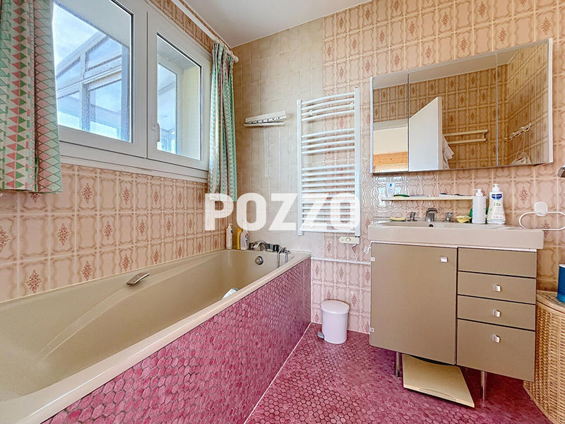 Maison - 181 m² - 8 pièces