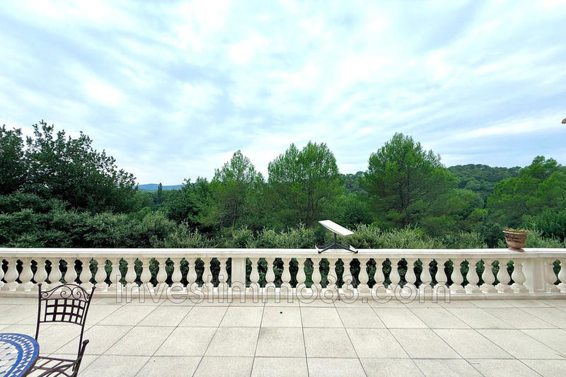 Propriété - 236 m² - 9 pièces