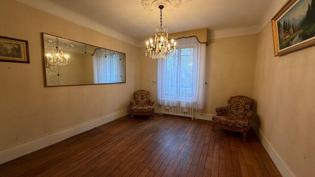 Maison - 210 m² - 9 pièces