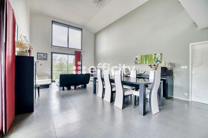 Maison - 246 m² - 7 pièces