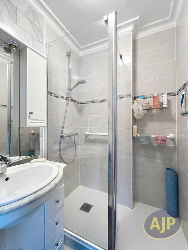 Appartement - 103 m² - 5 pièces