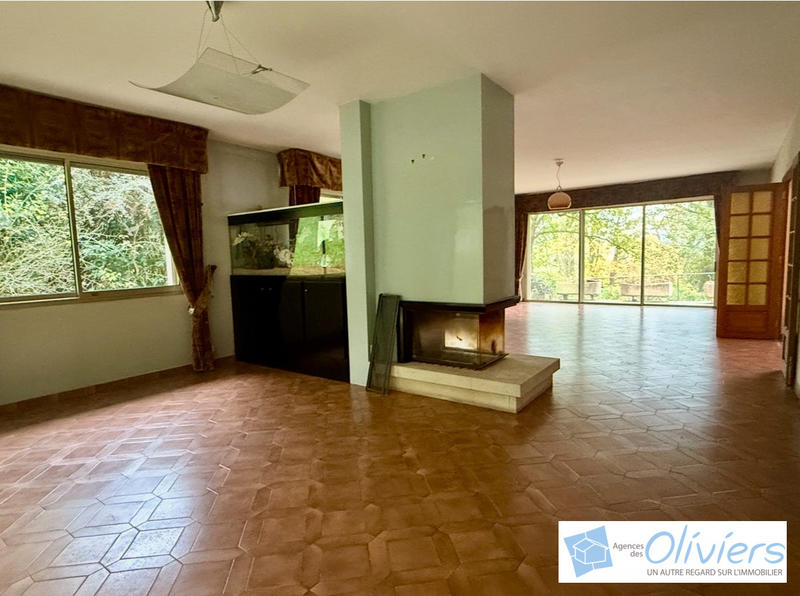 Maison traditionnelle - 375 m² - 9 pièces