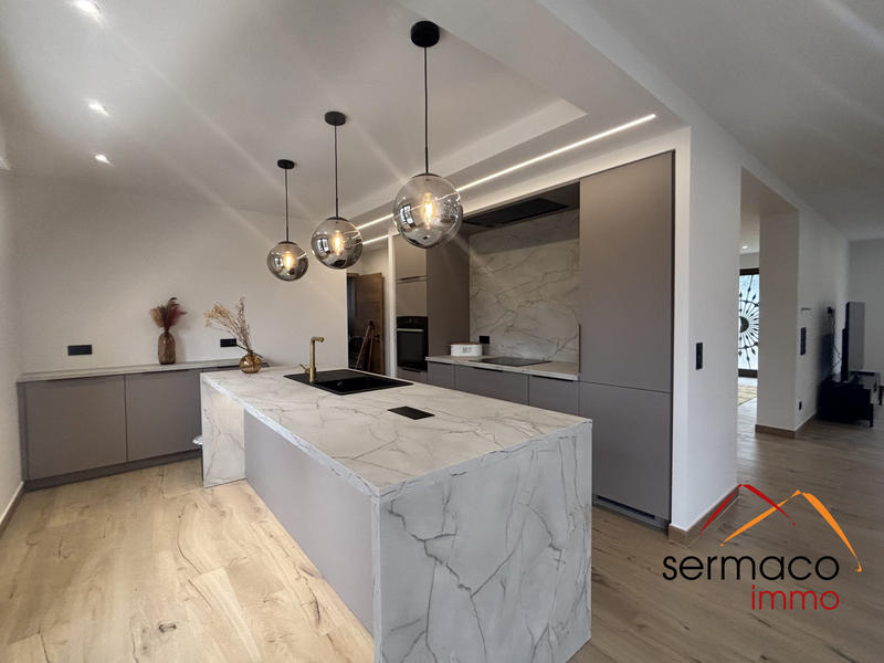 Maison - 200 m² - 6 pièces