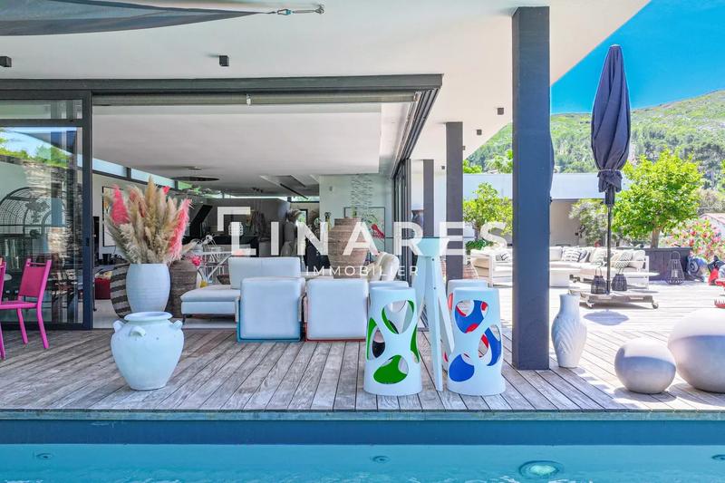 Maison - 350 m² - 4 pièces