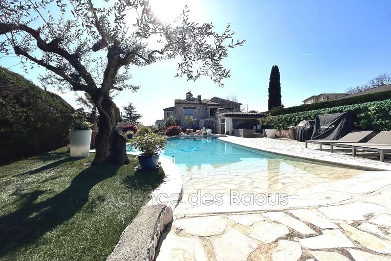 Maison - 260 m² - 7 pièces