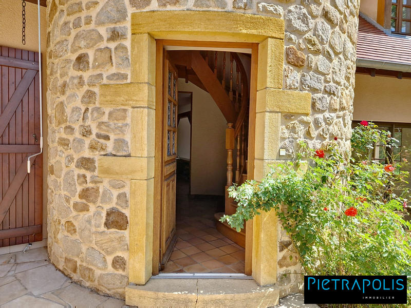 Maison traditionnelle - 222 m² - 8 pièces