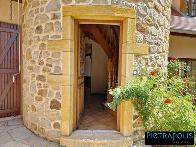 Maison traditionnelle - 222 m² - 8 pièces