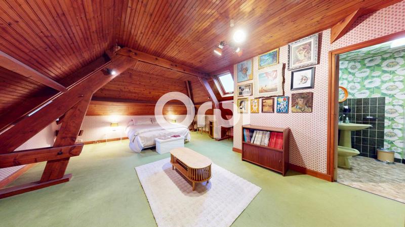 Maison - 230 m² - 8 pièces