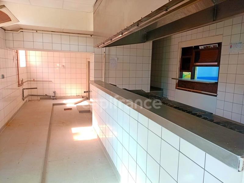 Maison - 370 m² - 13 pièces