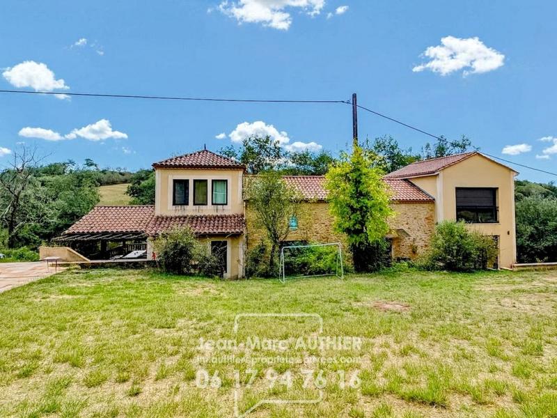 Maison - 212 m² - 8 pièces