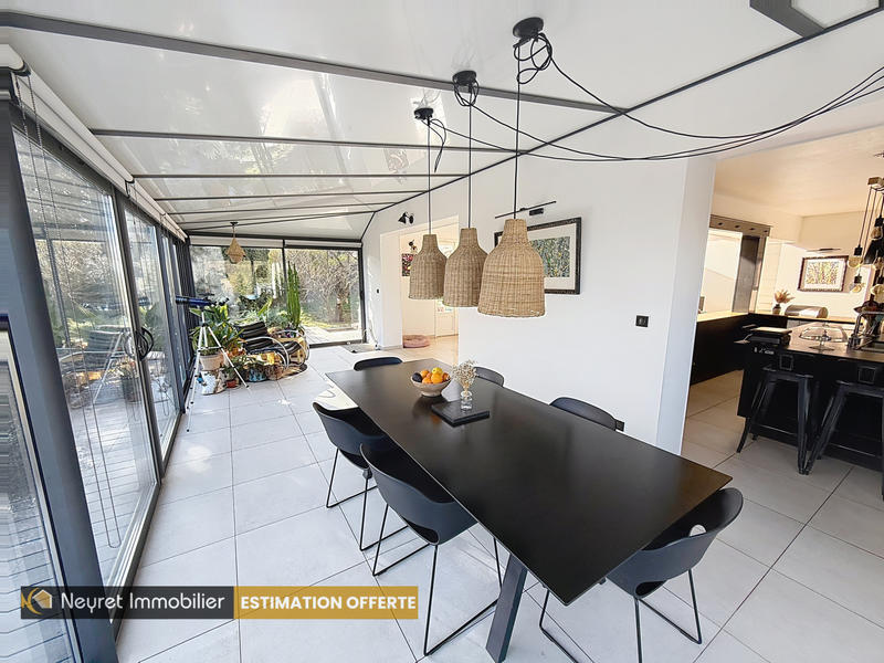 Maison - 214 m² - 6 pièces