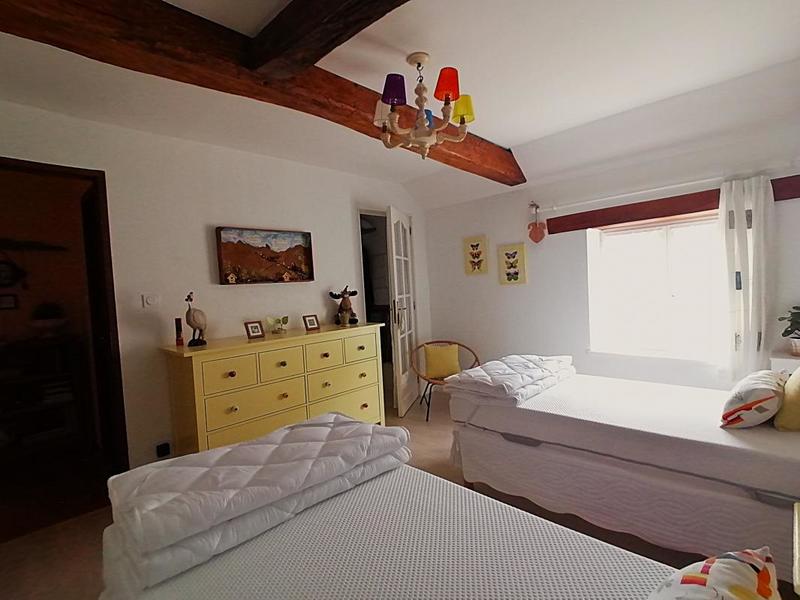 Maison - 290 m² - 8 pièces