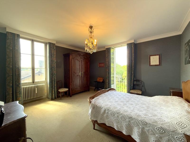 Maison - 372 m² - 10 pièces