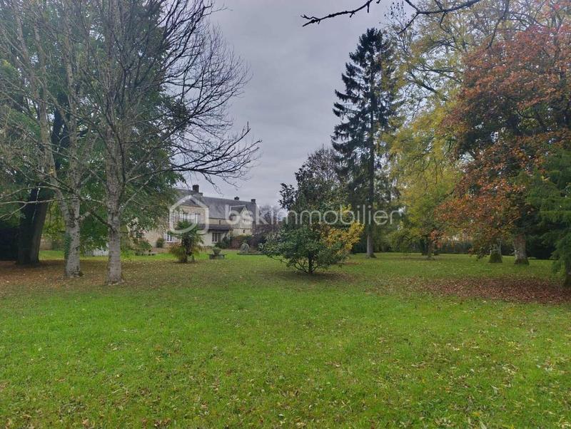 Demeure - 270 m² - 11 pièces