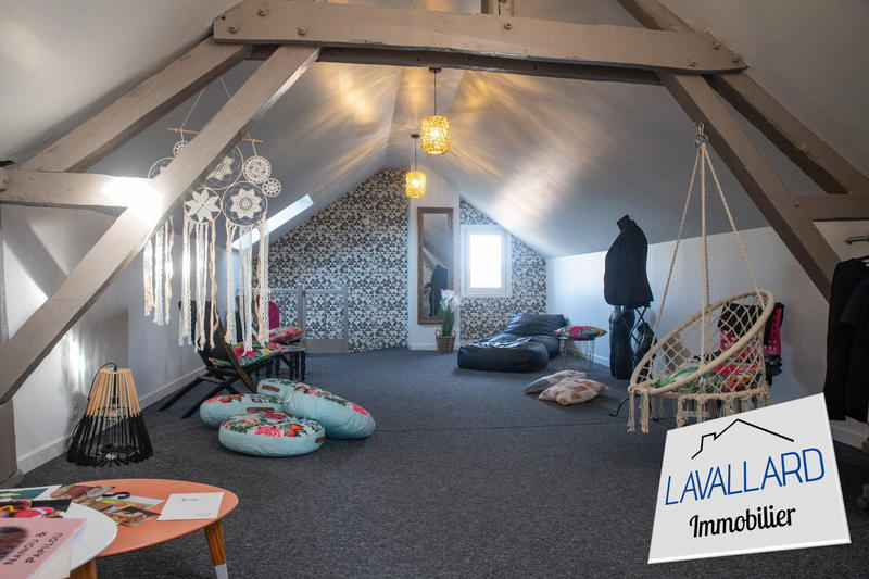 Maison - 260 m² - 10 pièces