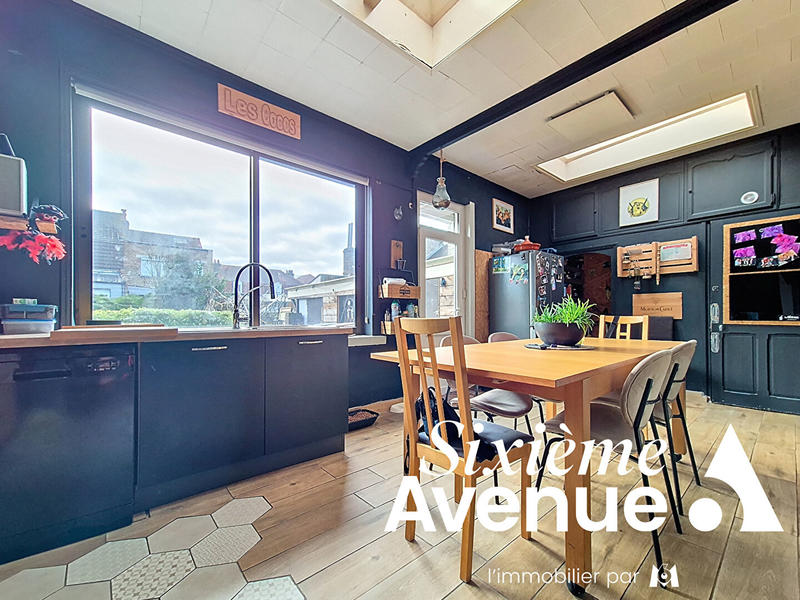 Maison - 137 m² - 6 pièces