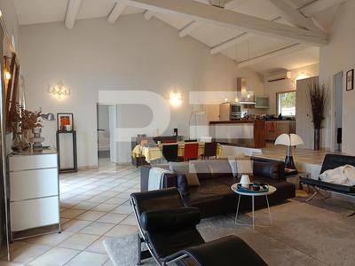 Maison - 198 m² - 5 pièces