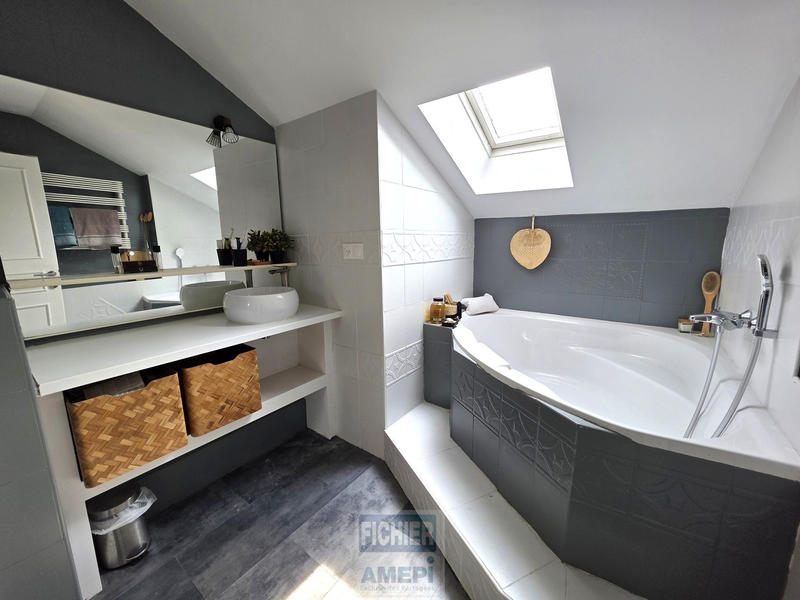 Maison - 210 m² - 8 pièces