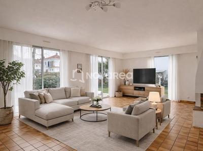 Maison - 211 m² - 8 pièces