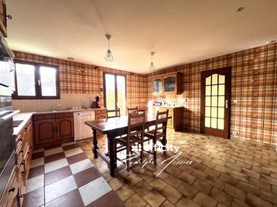 Maison - 90 m² - 5 pièces