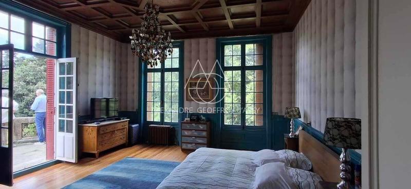 Château - 1 000 m² - 18 pièces